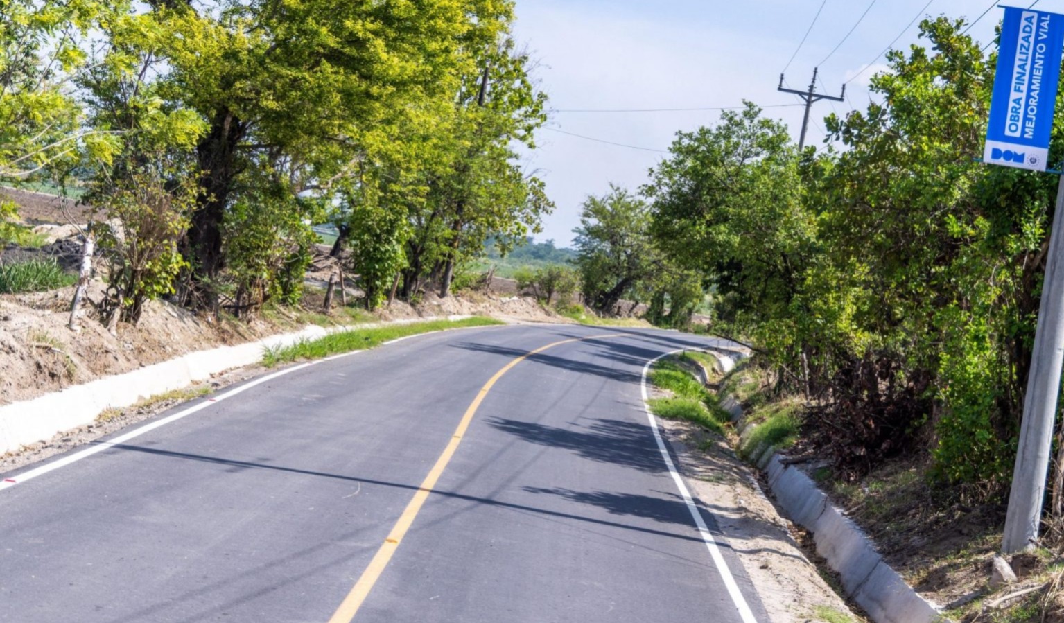 autoridades-de-la-dom-inauguran-moderna-calle-en-el-paisnal